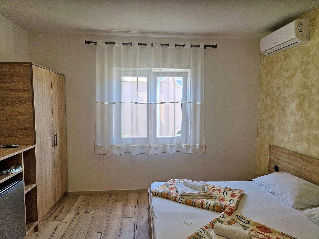 Apartment And Rooms Amenka Новаля Екстер'єр фото